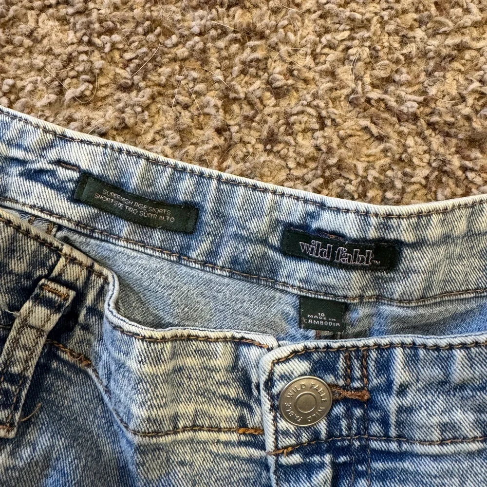 Wild Fable Super High Rise Denim Shorts Light Wash Size 10 - Picture 3 of 3